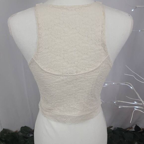 Abercrombie & Fitch Lace Sleeveless Crop Top [SIZE MEDIUM]‎ - Picture 3 of 5